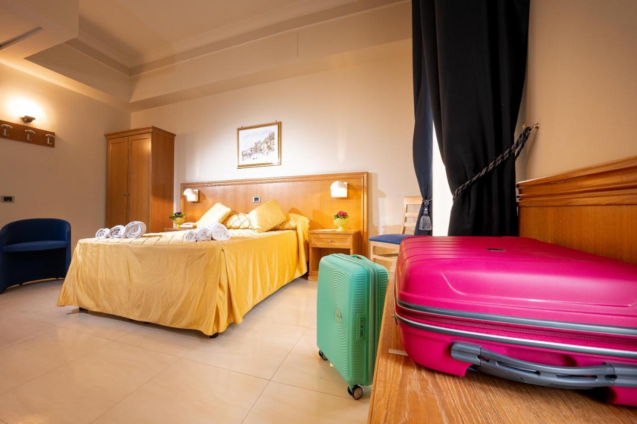 Hotel Sabbie D'Oro Giardini Naxos Exterior foto