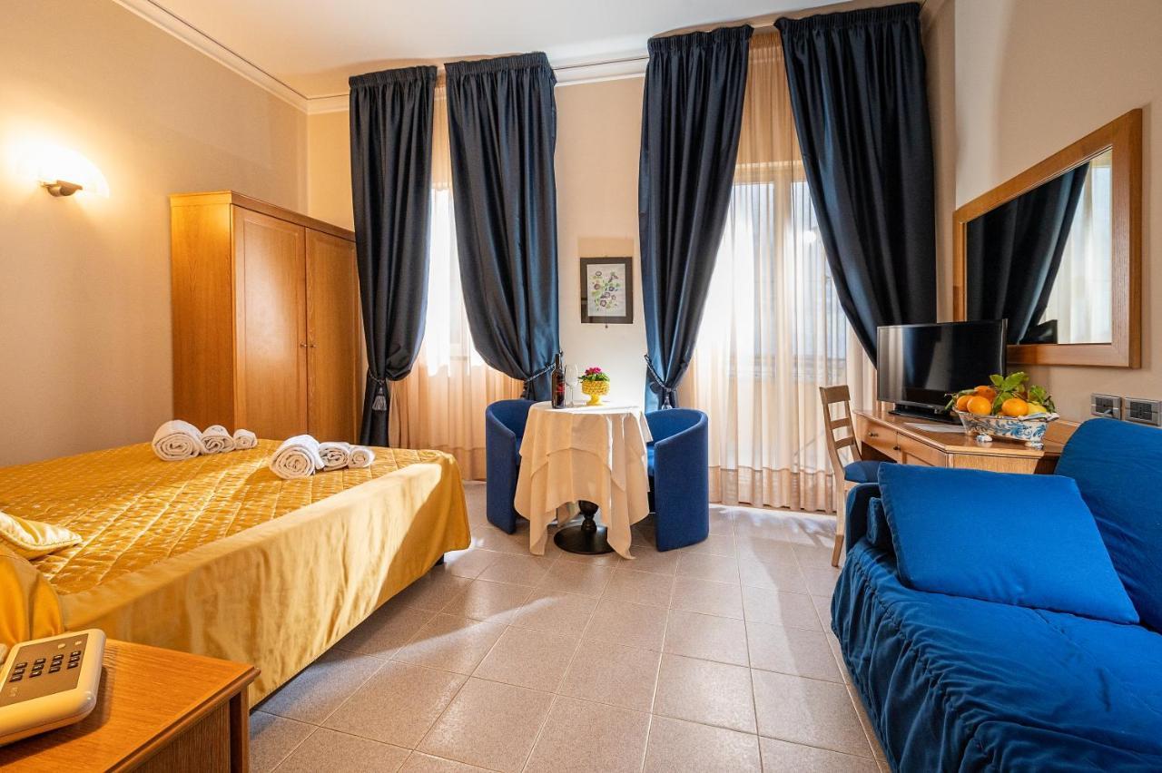 Hotel Sabbie D'Oro Giardini Naxos Exterior foto