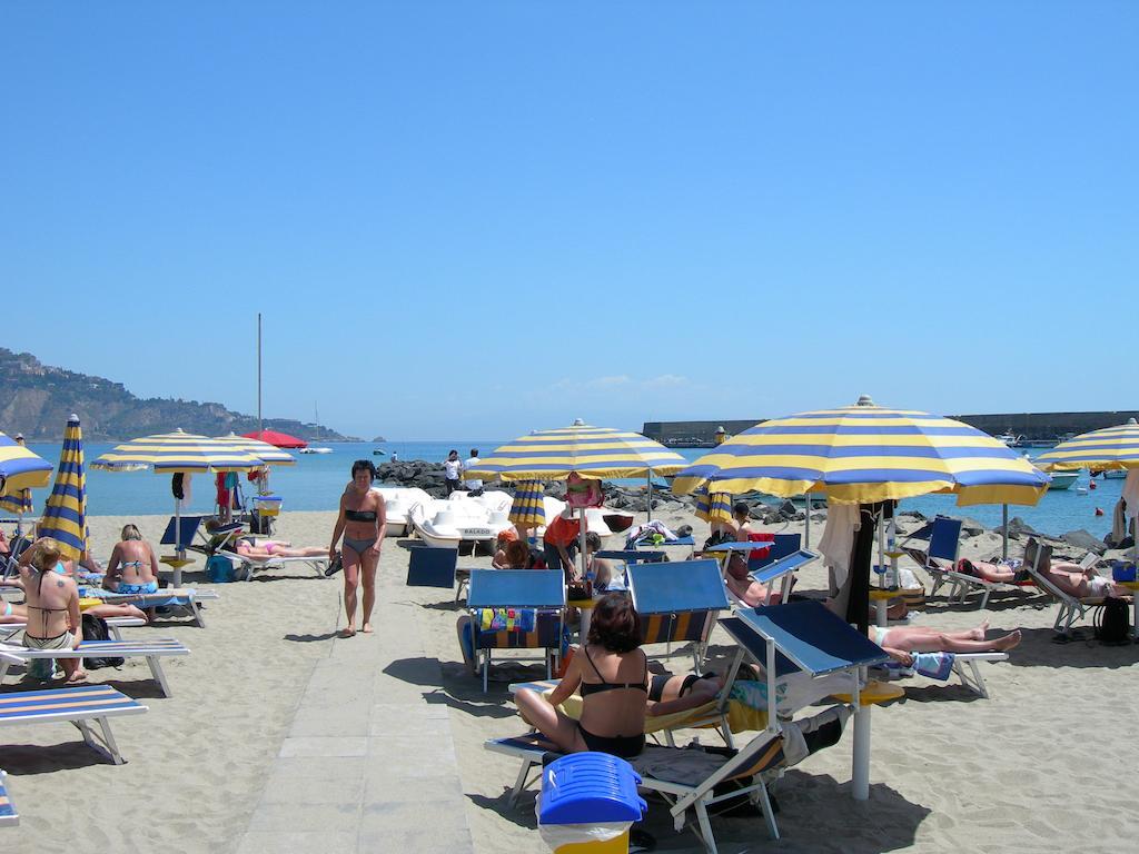 Hotel Sabbie D'Oro Giardini Naxos Exterior foto